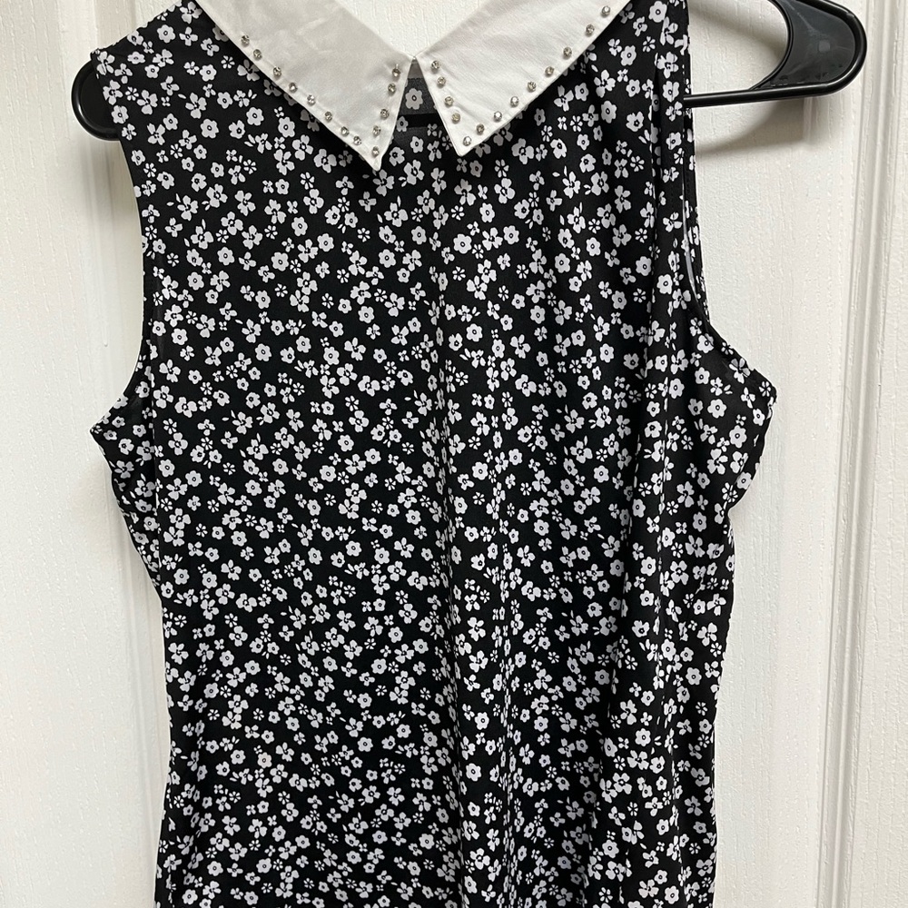 Flowered sleeveless blouse with rhinestone collar- brand new never worn